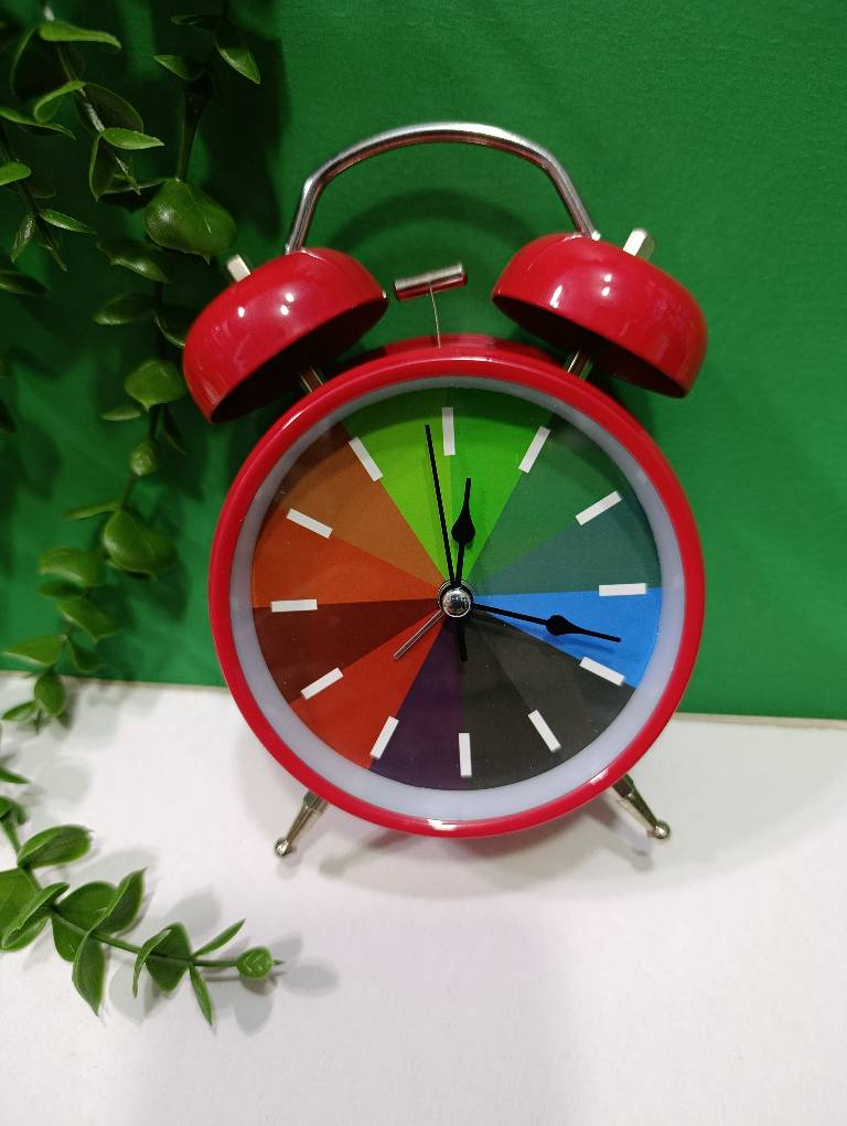 ساعت دیواری فلزی زنگ دار چراغ دار